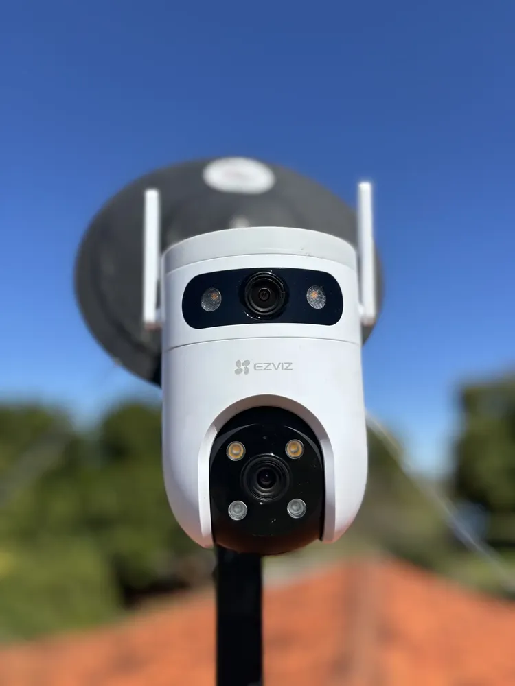 Cámara IP WiFi Domo 3K (5MP+5MP) Doble Lente CS-H9C-R105-8H55WFL PT Motorizada, IP65 Ezviz Exterior